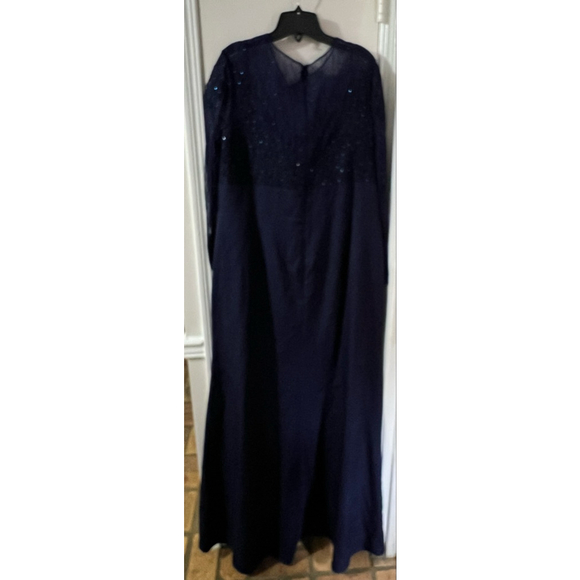 New Mac Duggal Lace Bodice Long sleeve Gown W/ Slit Sz 18W - Picture 6 of 11